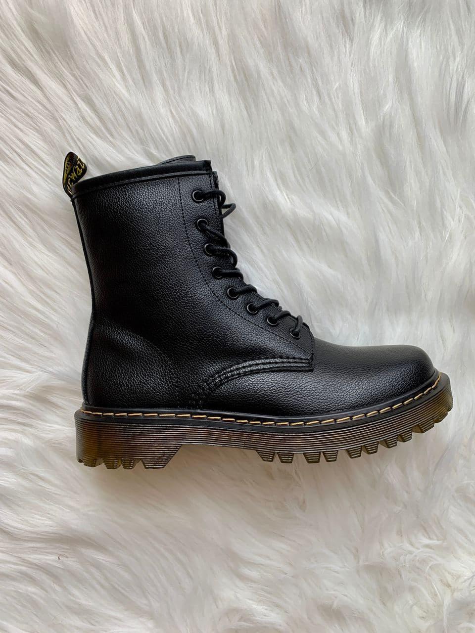 Dr. Martens Black No Logo LUX