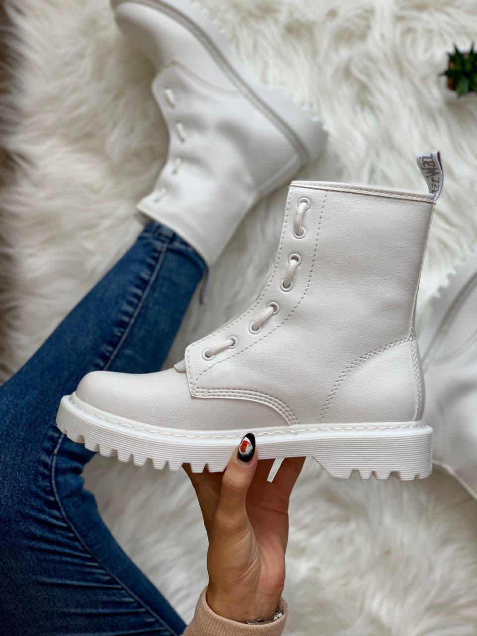 Dr. Martens Full White