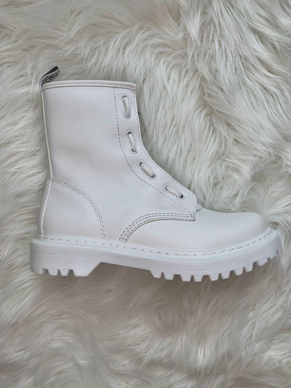 Dr. Martens Full White