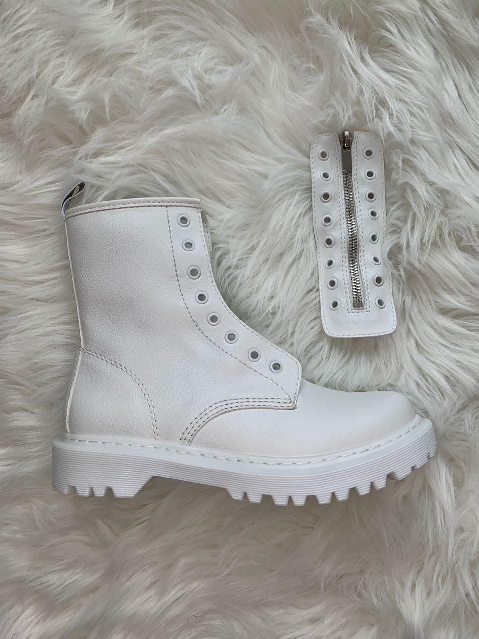 Dr. Martens Full White