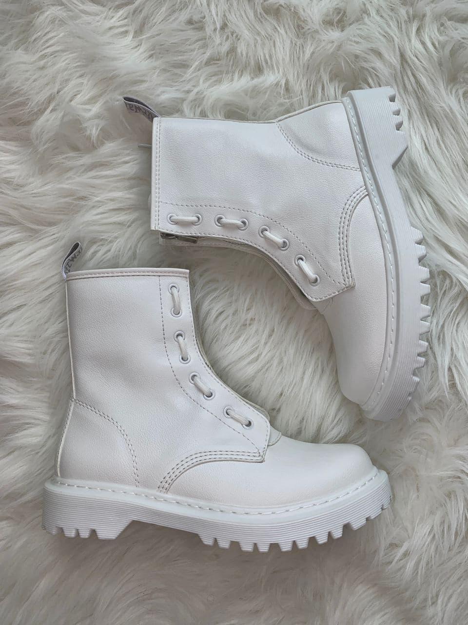 Dr. Martens Full White