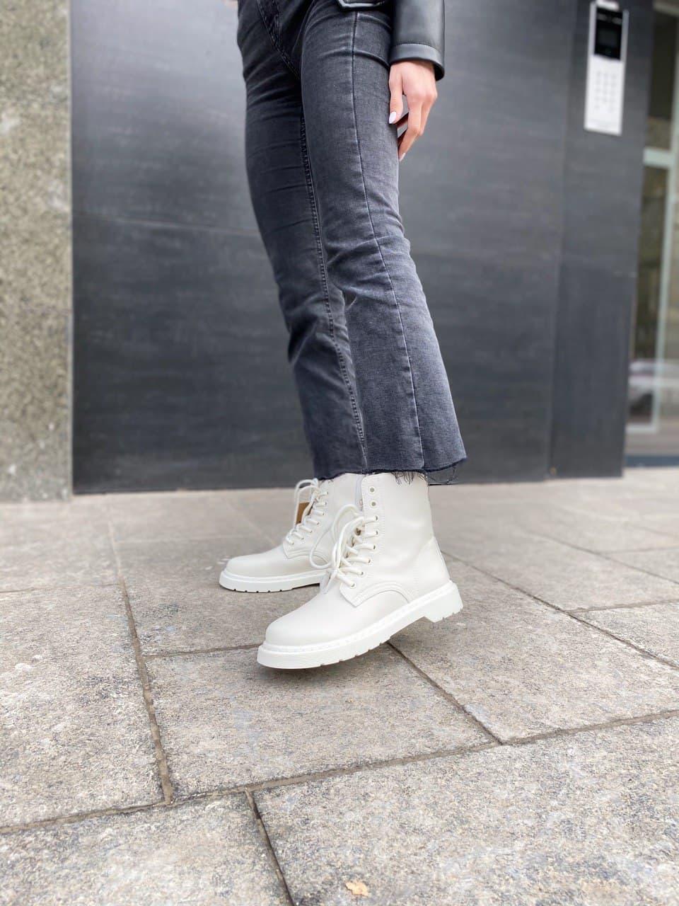 Dr. Martens Cream No Logo
