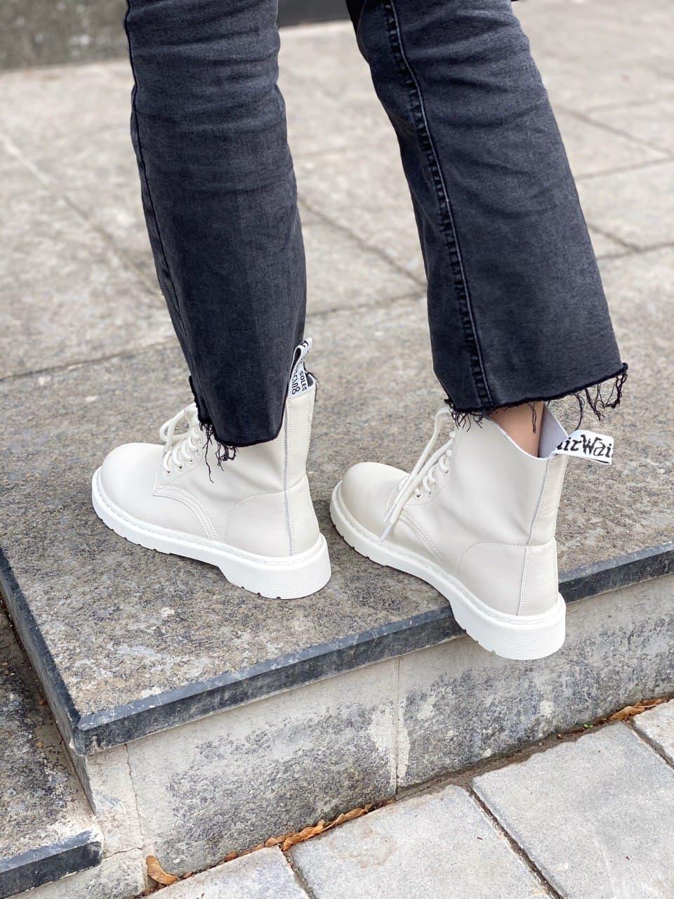 Dr. Martens Cream No Logo