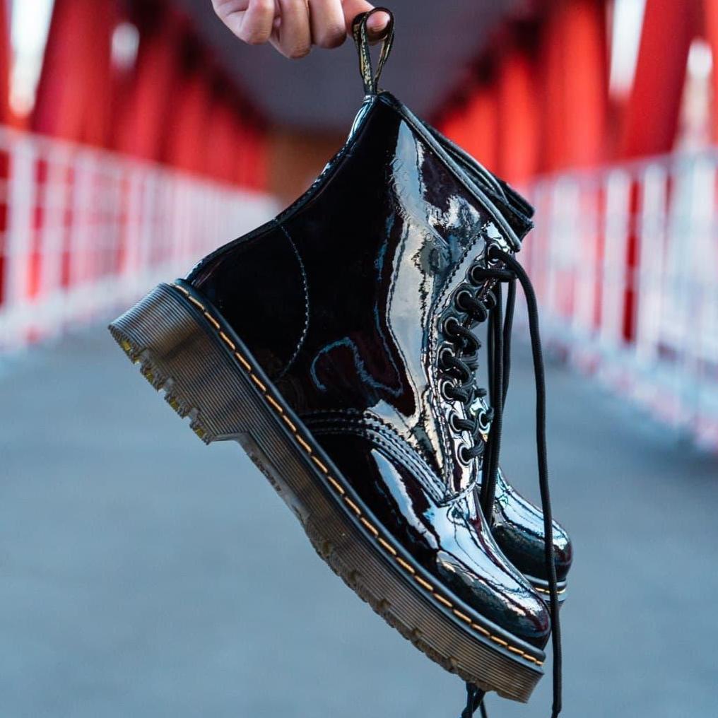 Dr. Martens Patent Black