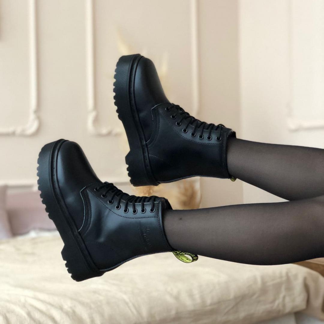 Dr. Martens JADON Mono Black Logo