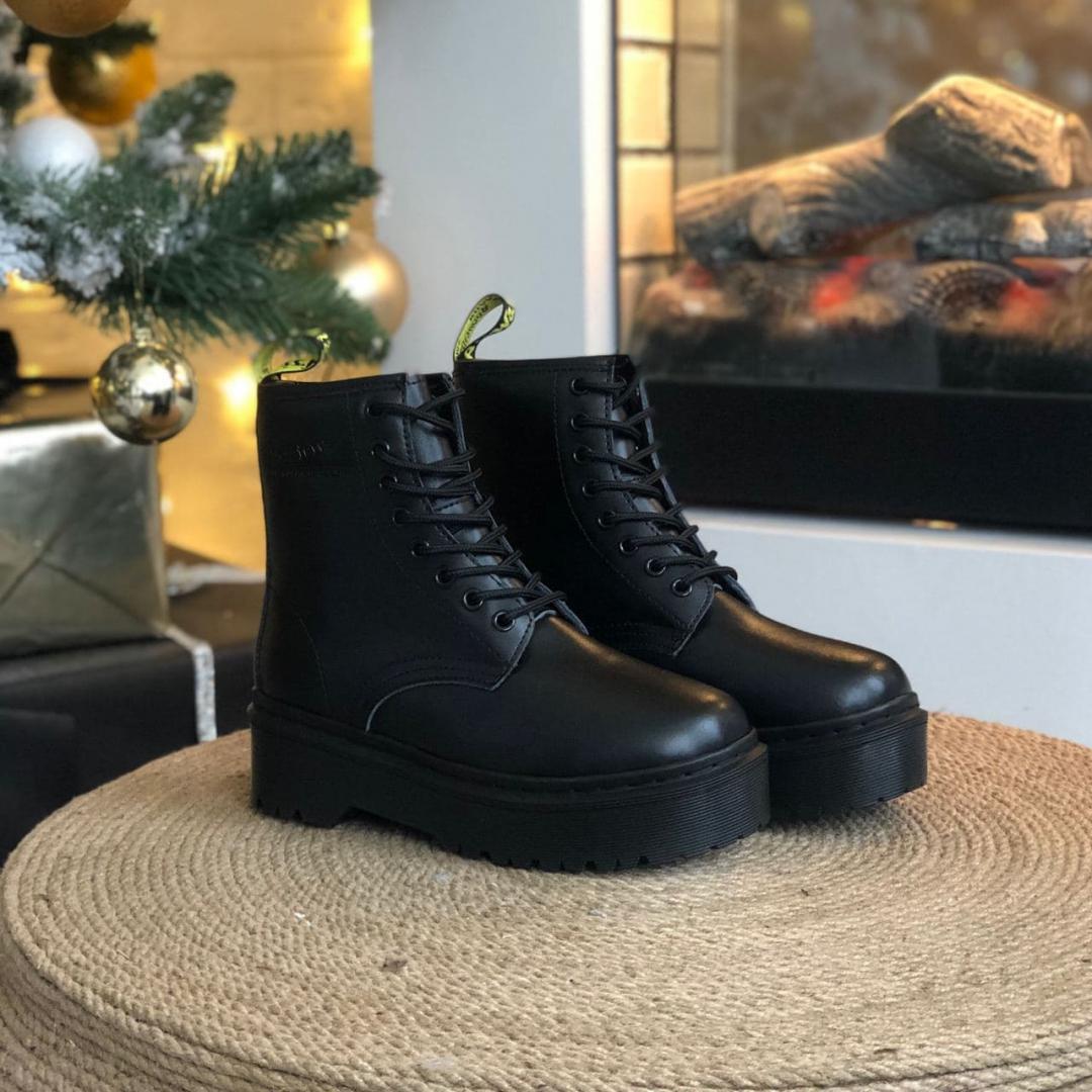Dr. Martens JADON Mono Black Logo