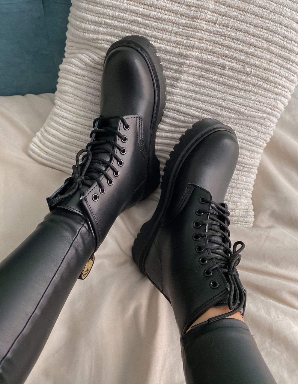 Dr. Martens JADON Black No Logo 3