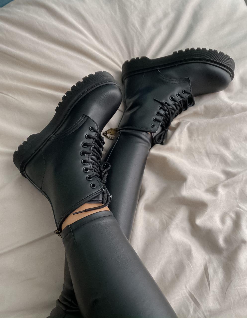 Dr. Martens JADON Black No Logo 3
