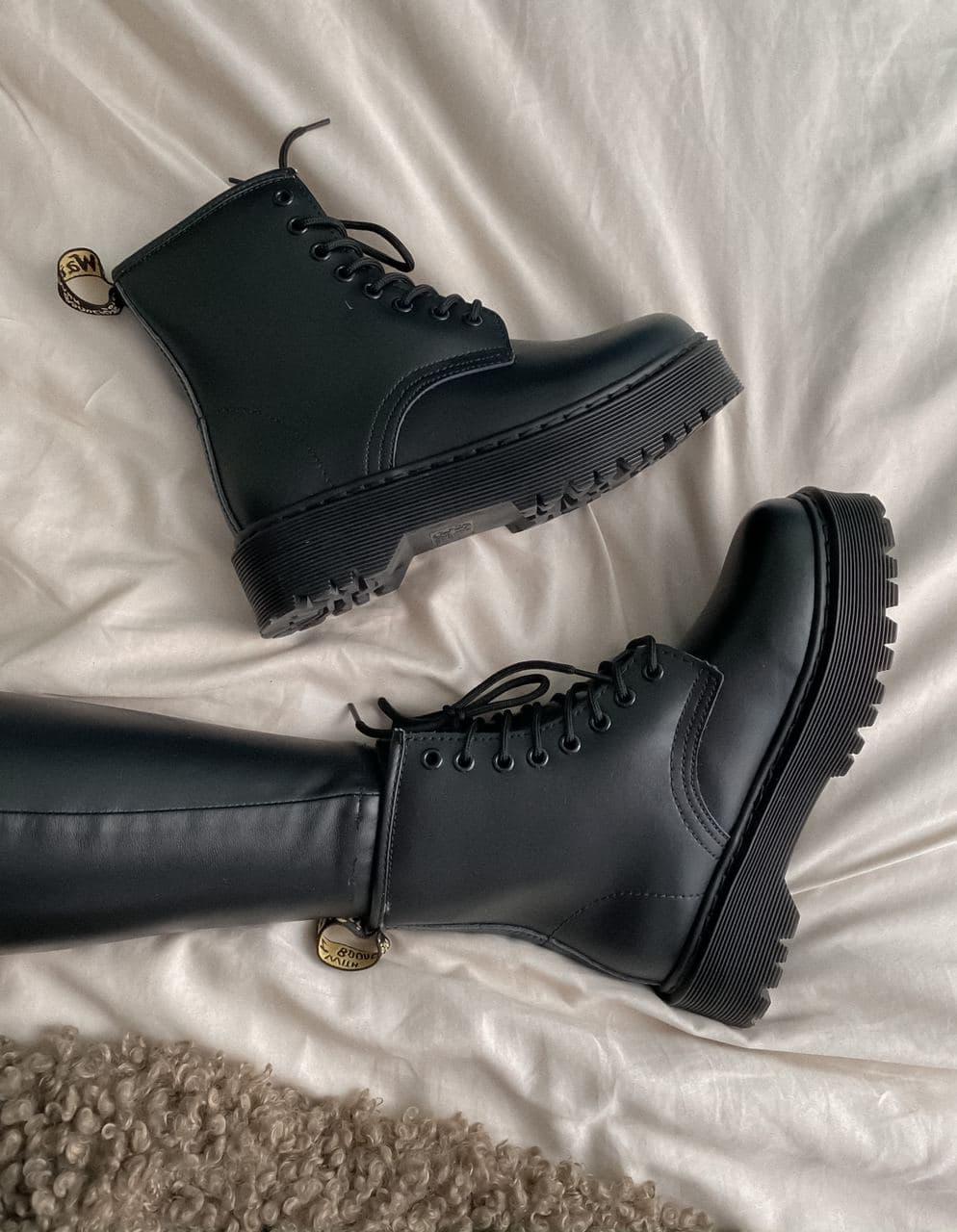 Dr. Martens JADON Black No Logo 3