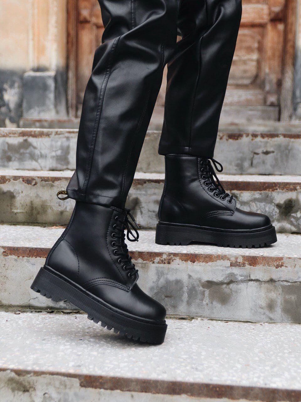 Dr. Martens JADON Black No Logo
