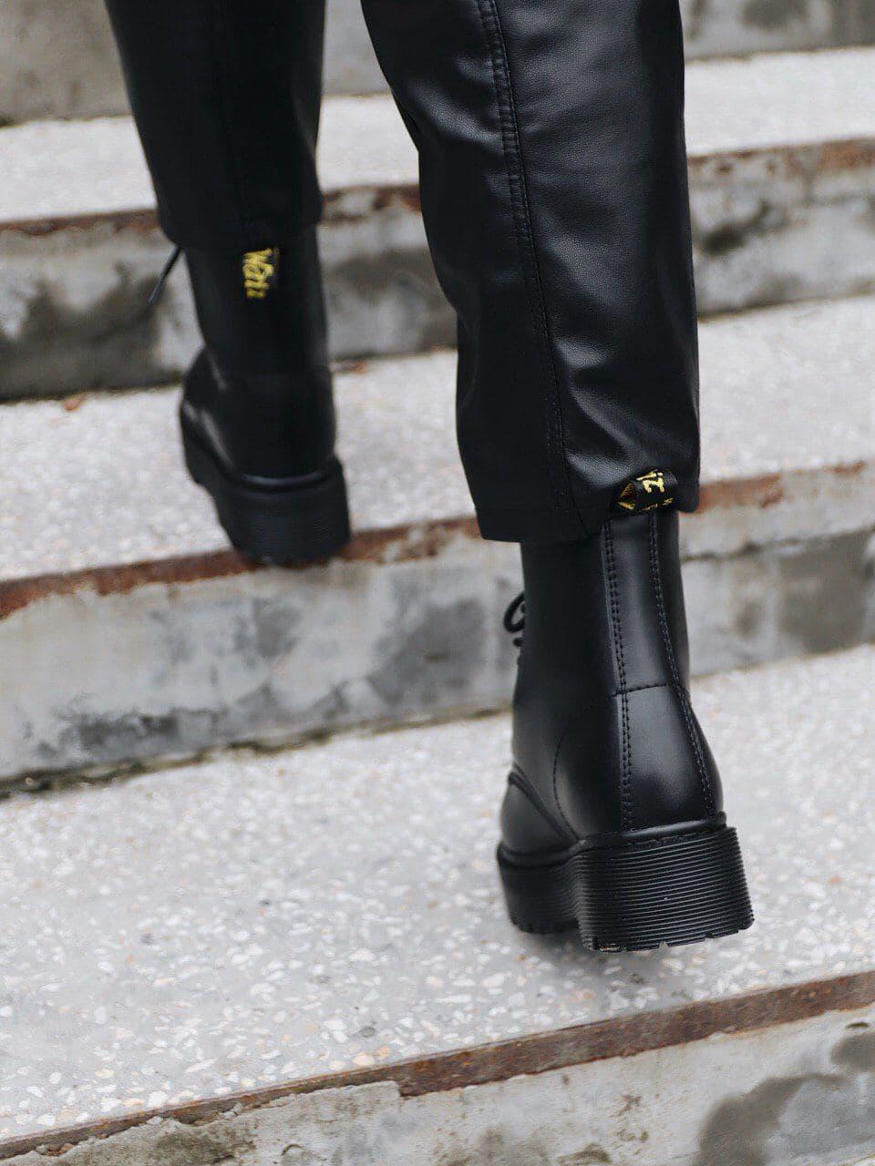 Dr. Martens JADON Black No Logo