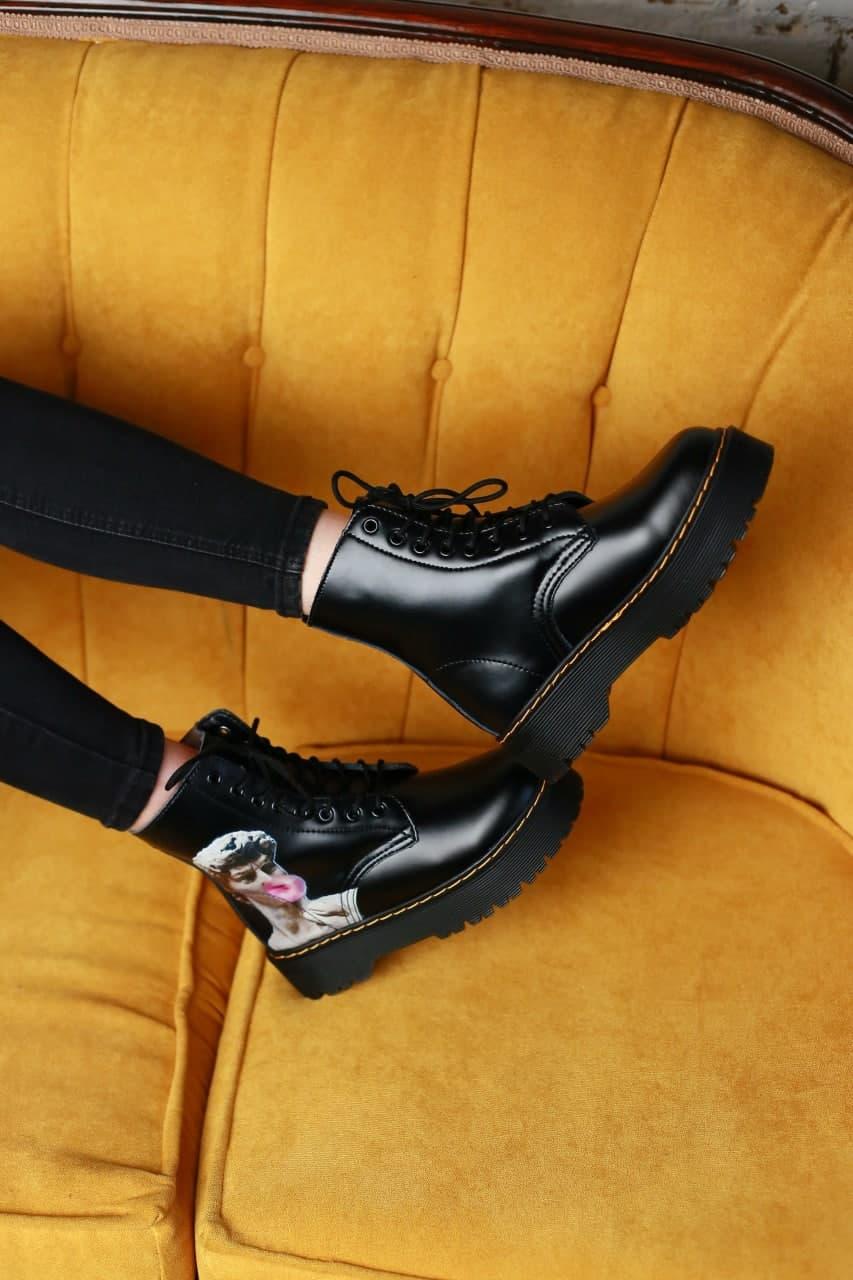Dr. Martens JADON Pictures Black 1