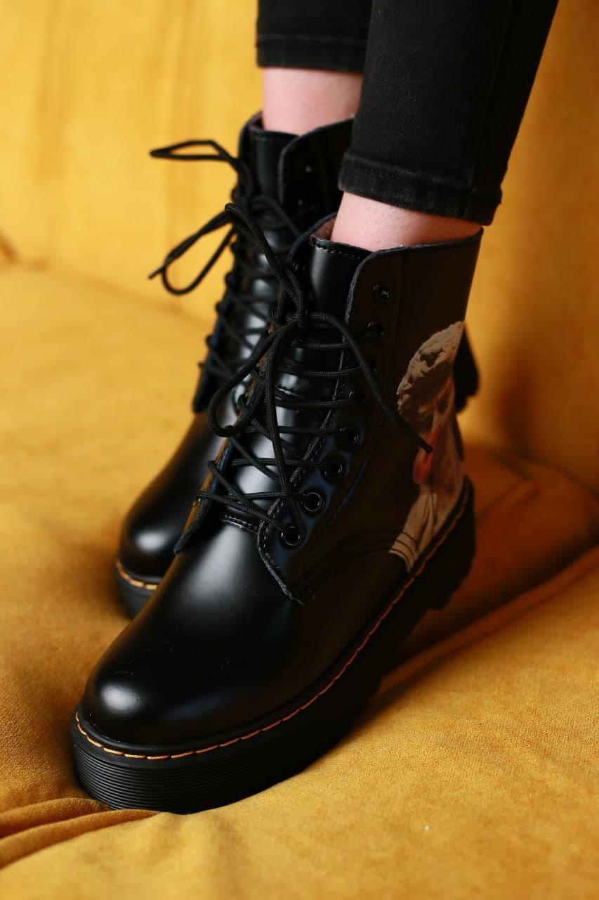 Dr. Martens JADON Pictures Black 1