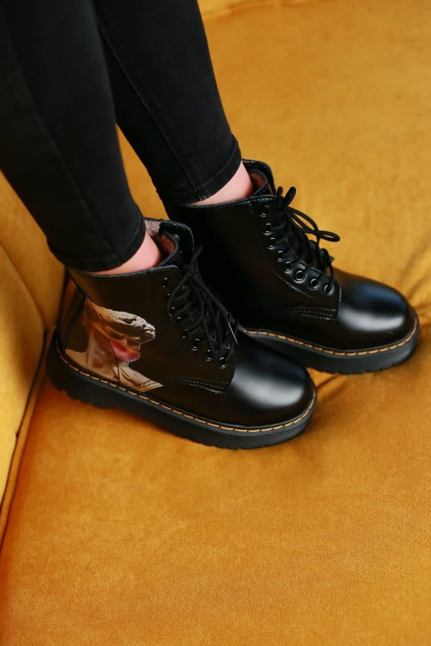 Dr. Martens JADON Pictures Black 1