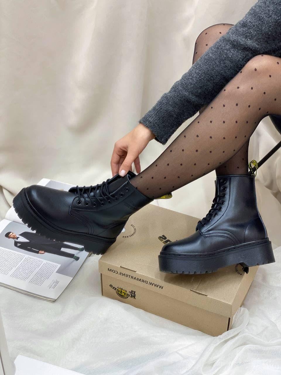 Dr. Martens JADON Black Logo