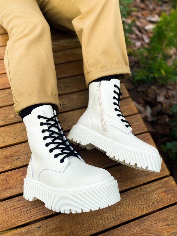 Dr. Martens JADON White Cream