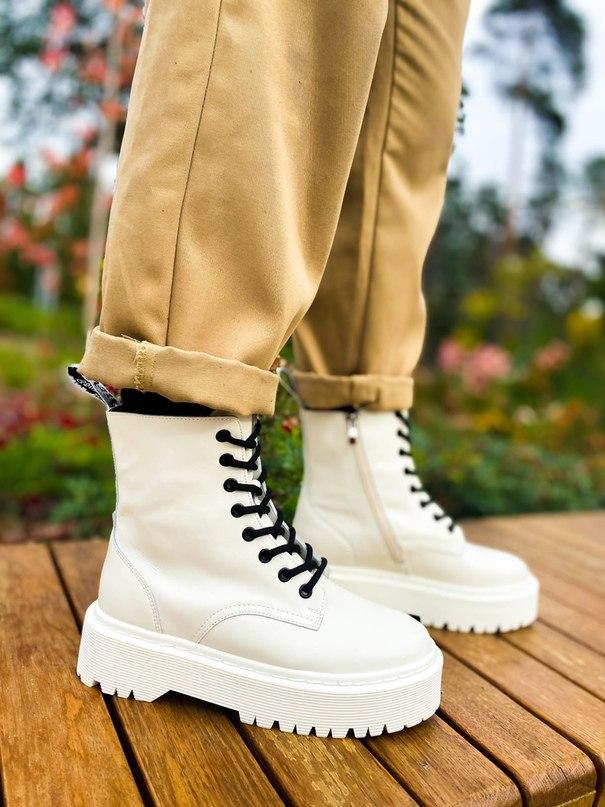Dr. Martens JADON White Cream