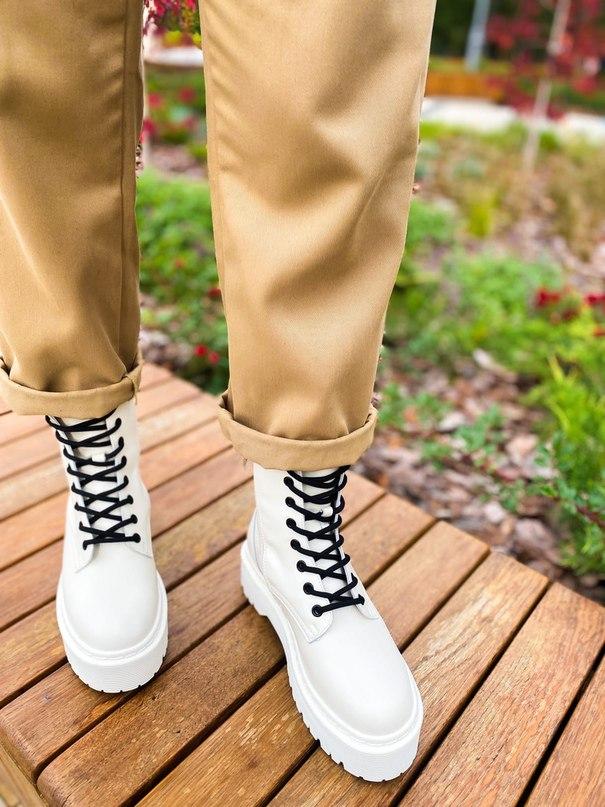 Dr. Martens JADON White Cream