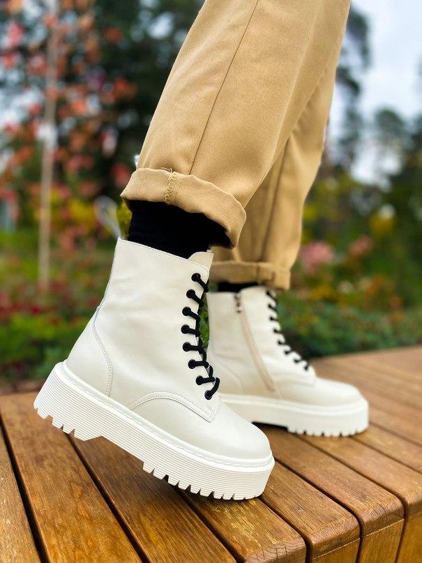 Dr. Martens JADON White Cream