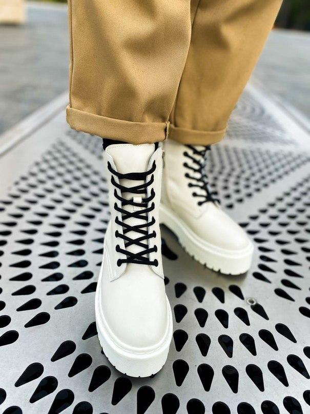 Dr. Martens JADON White Cream