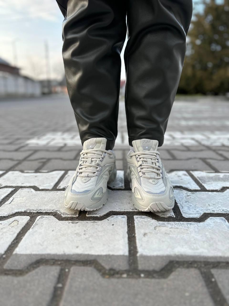 New Balance 725 Beige