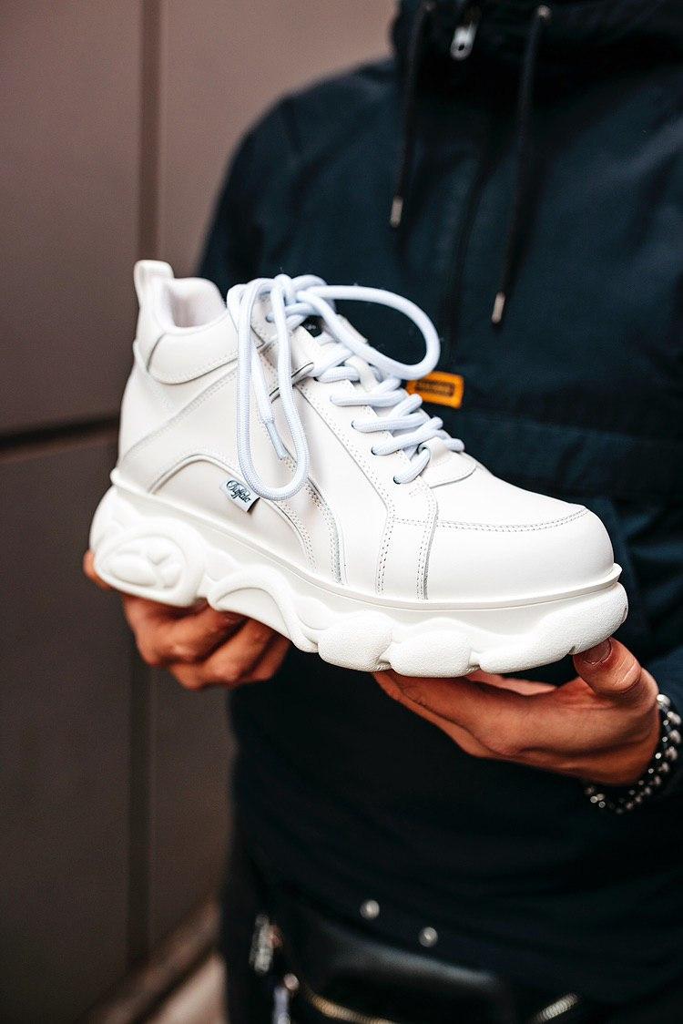 Buffalo London White 3