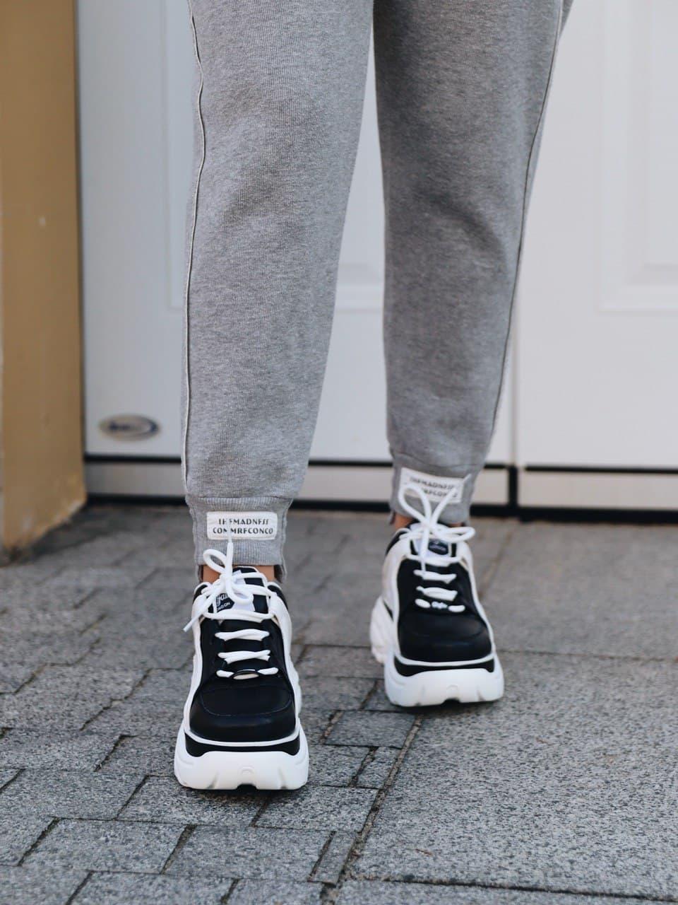 Buffalo London Black White