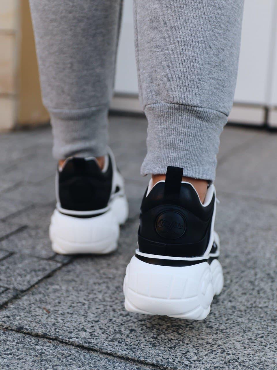 Buffalo London Black White