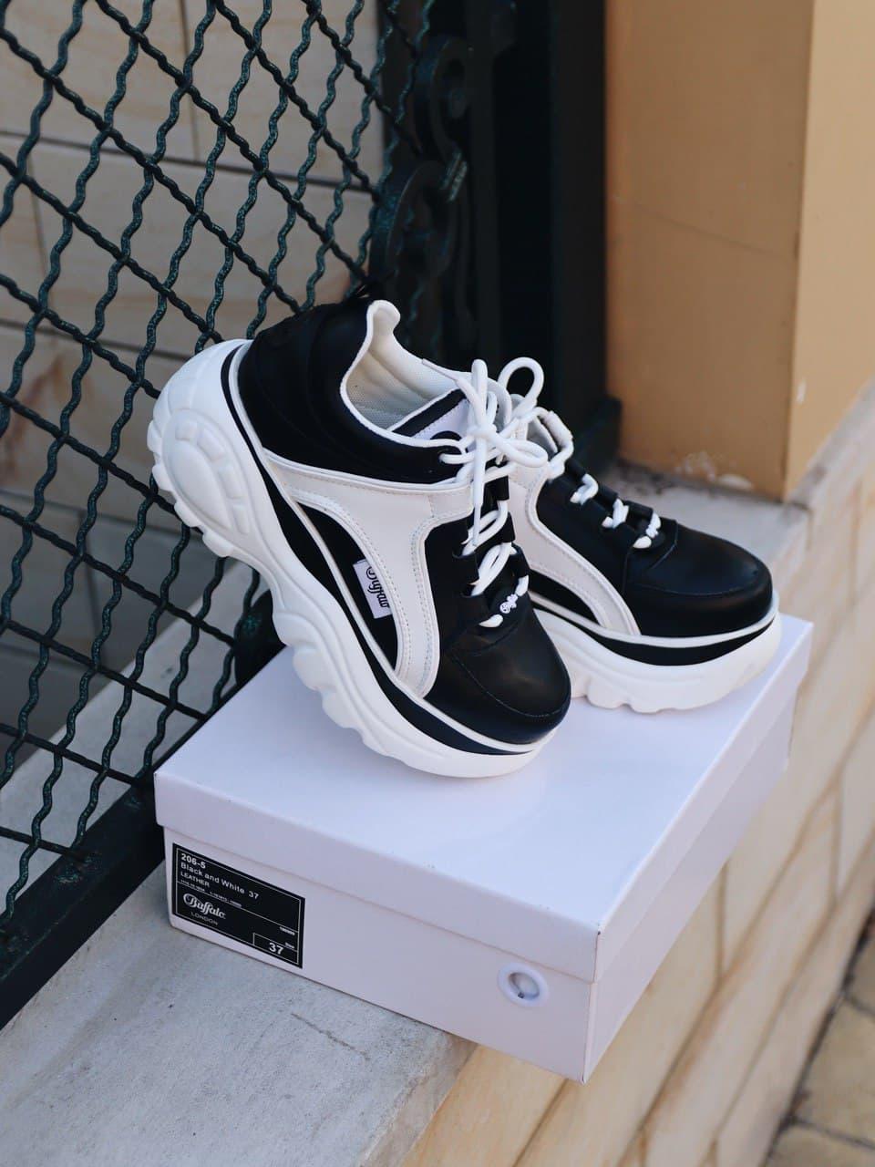 Buffalo London Black White