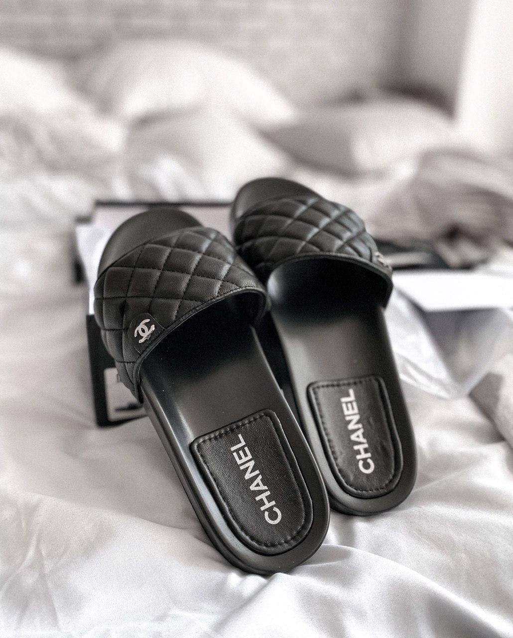 Channel Slippers Lambskin Black