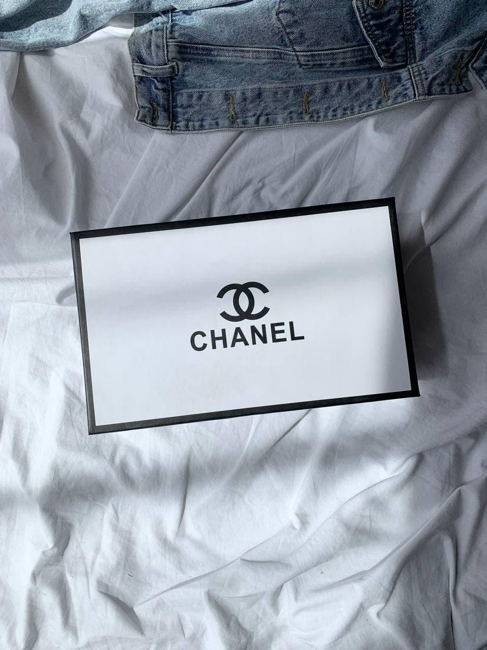 Channel Slippers Lambskin White