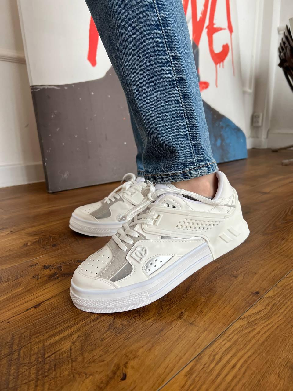DG White & Grey