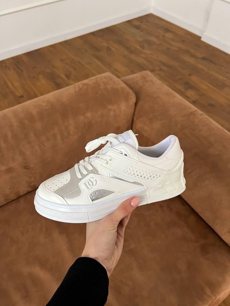 DG White & Grey