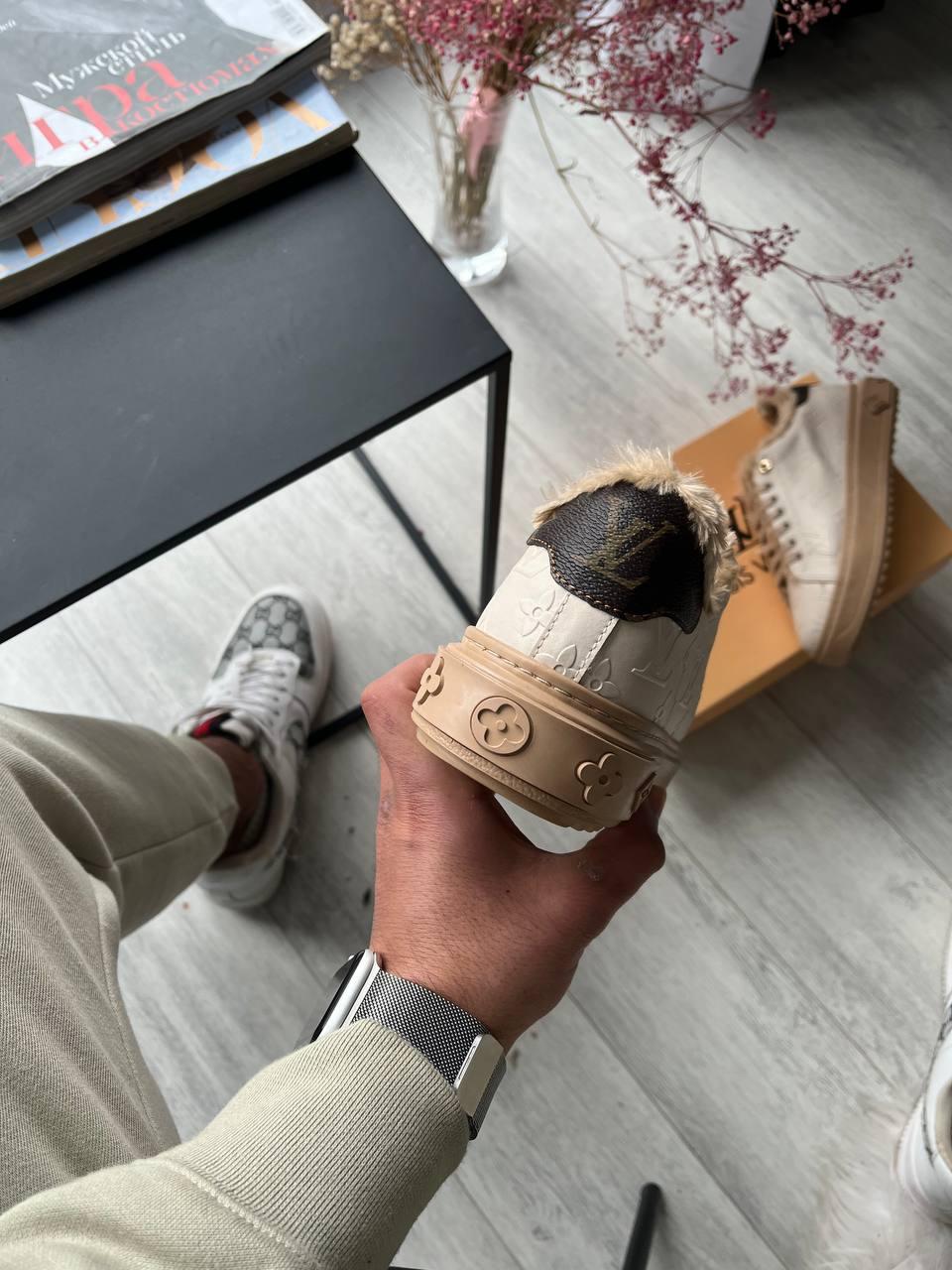 Louis Vuitton Time Out Beige