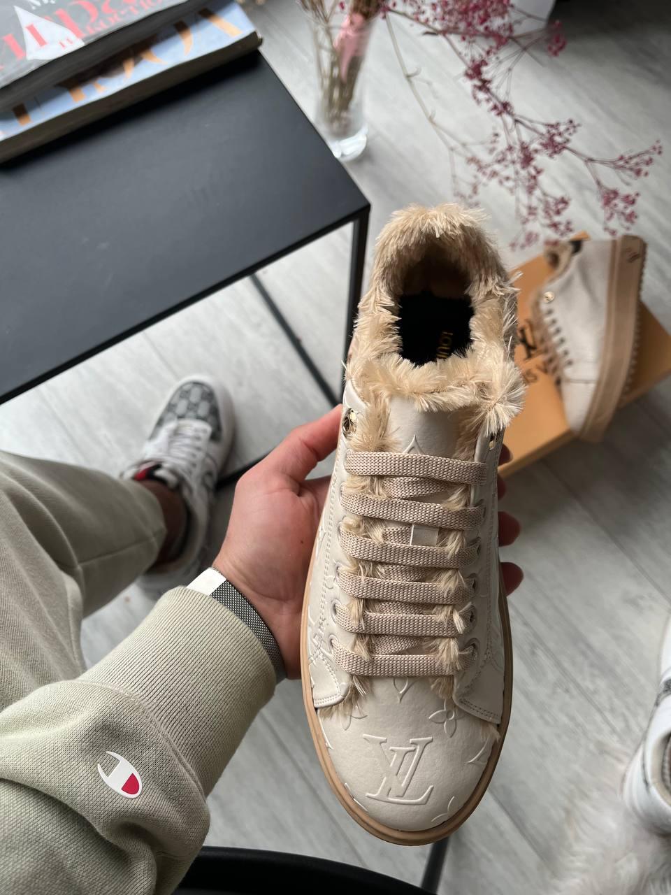 Louis Vuitton Time Out Beige