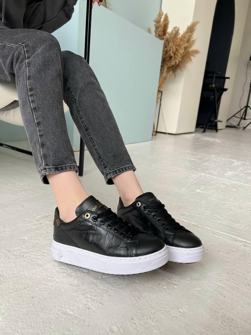 Louis Vuitton Time Out Black White v2