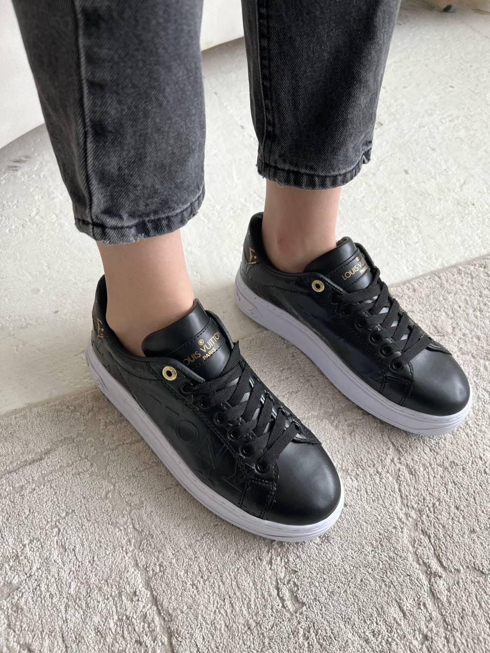 Louis Vuitton Time Out Black White v2