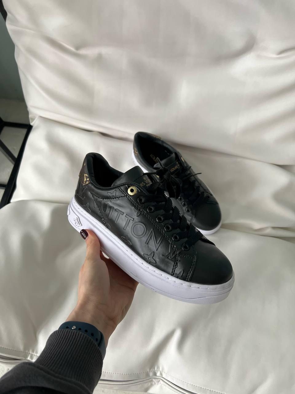Louis Vuitton Time Out Black White v2