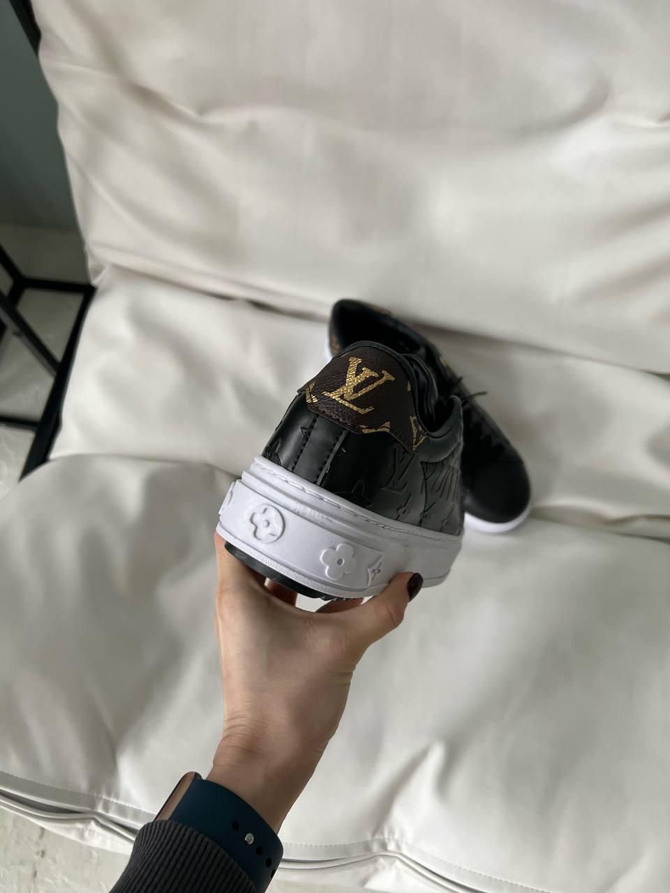 Louis Vuitton Time Out Black White v2