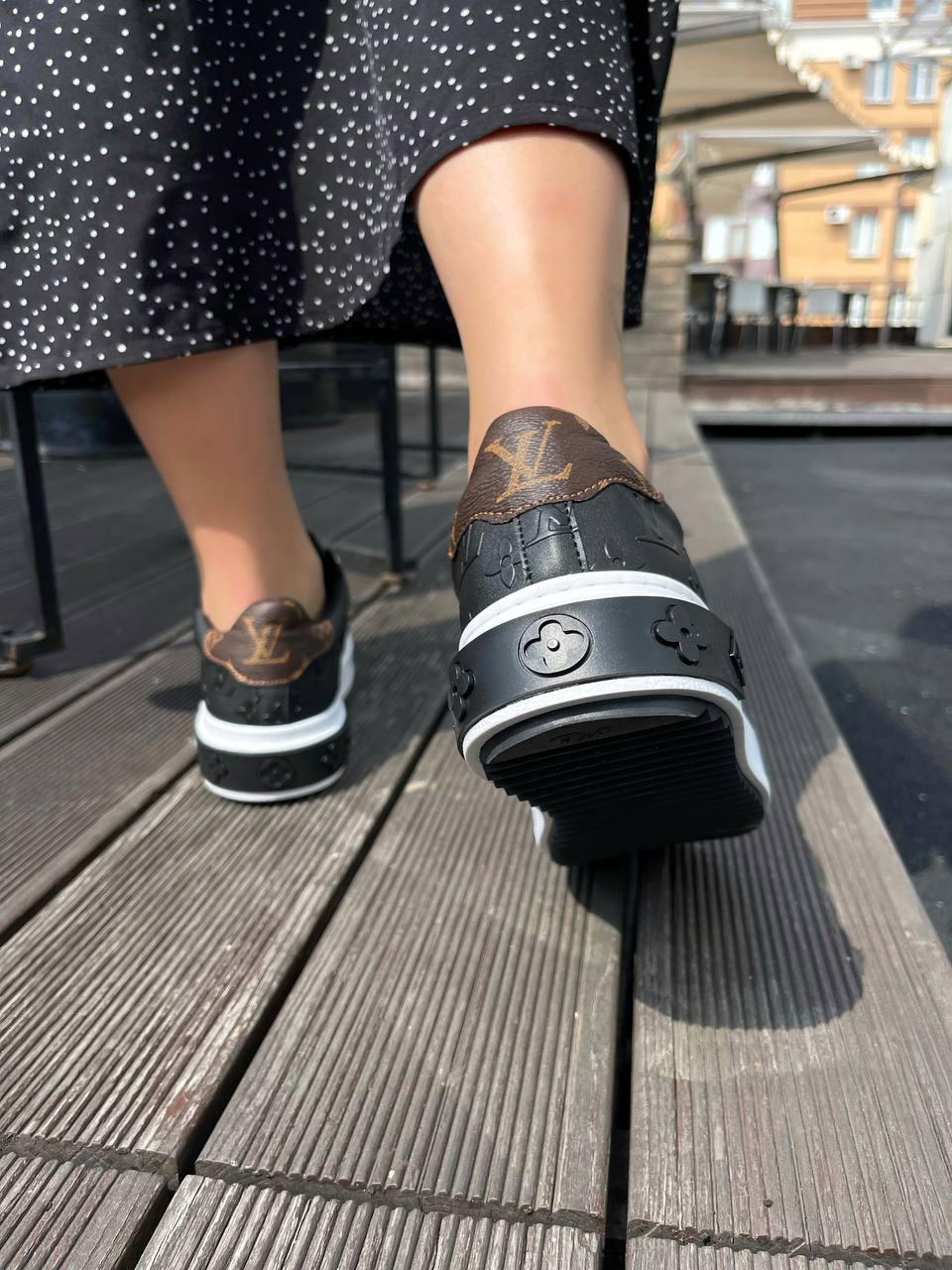 Louis Vuitton Time Out Black