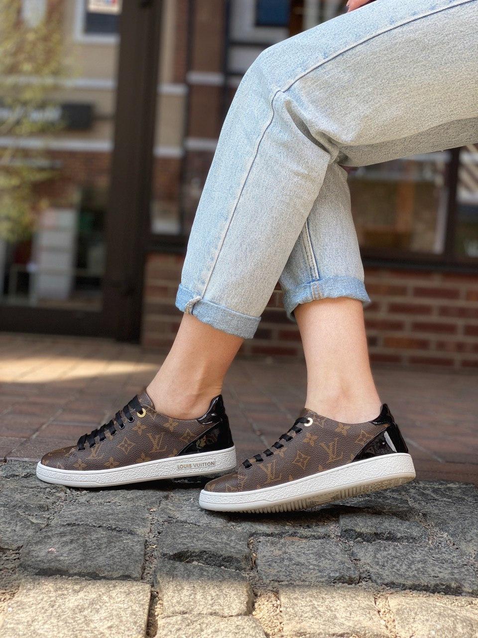 Louis Vuitton Brown White Black