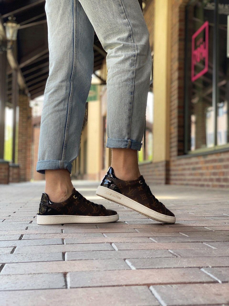 Louis Vuitton Brown White Black