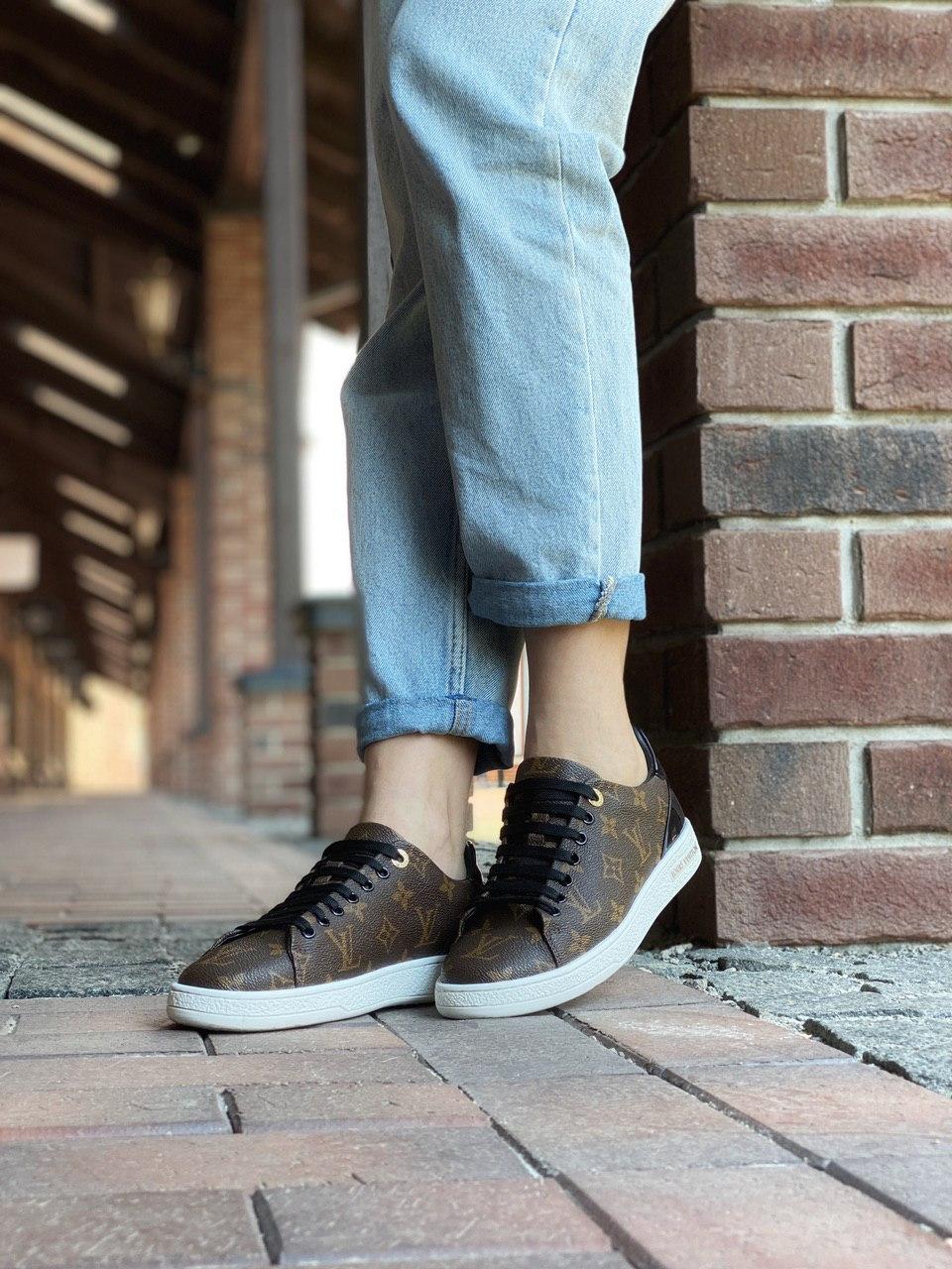 Louis Vuitton Brown White Black