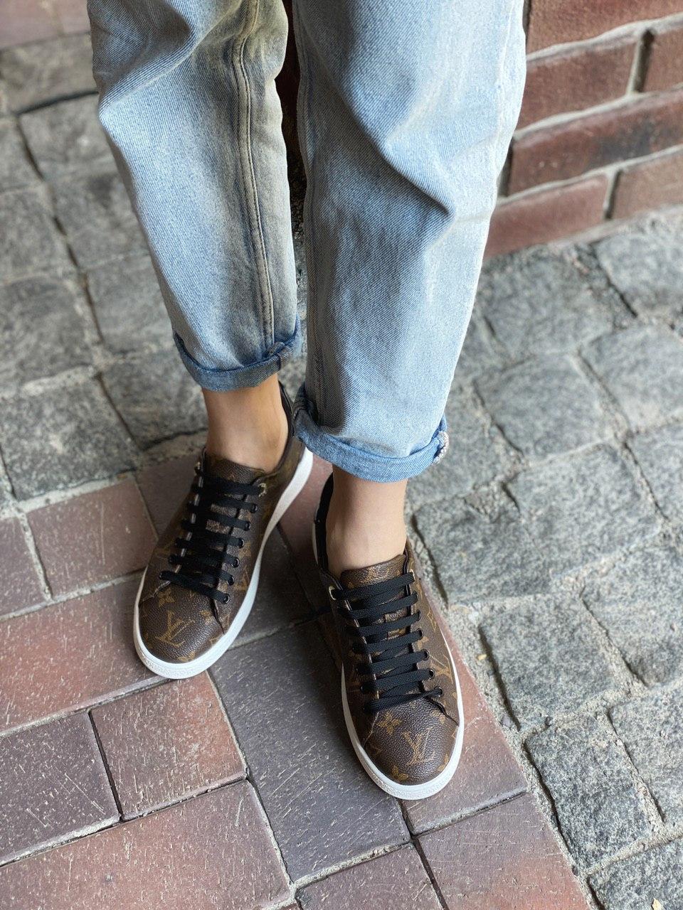 Louis Vuitton Brown White Black