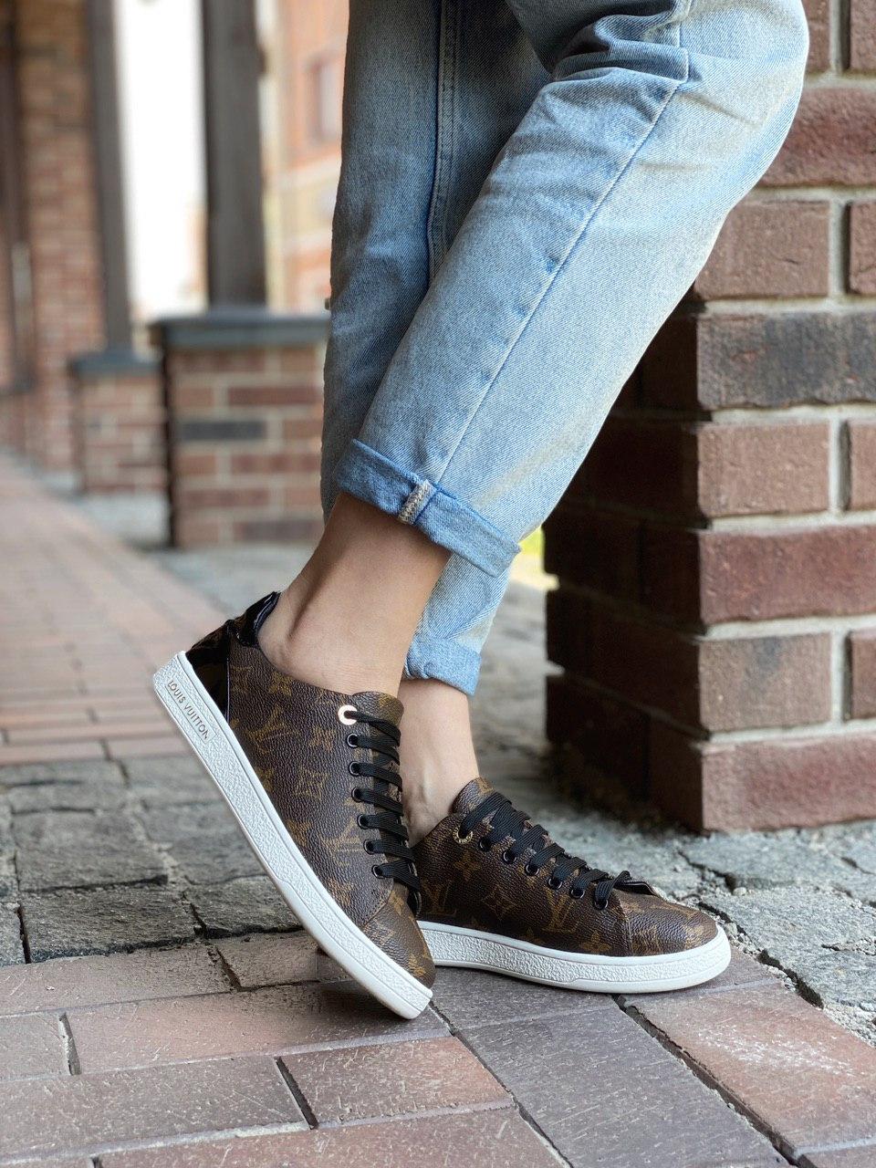 Louis Vuitton Brown White Black