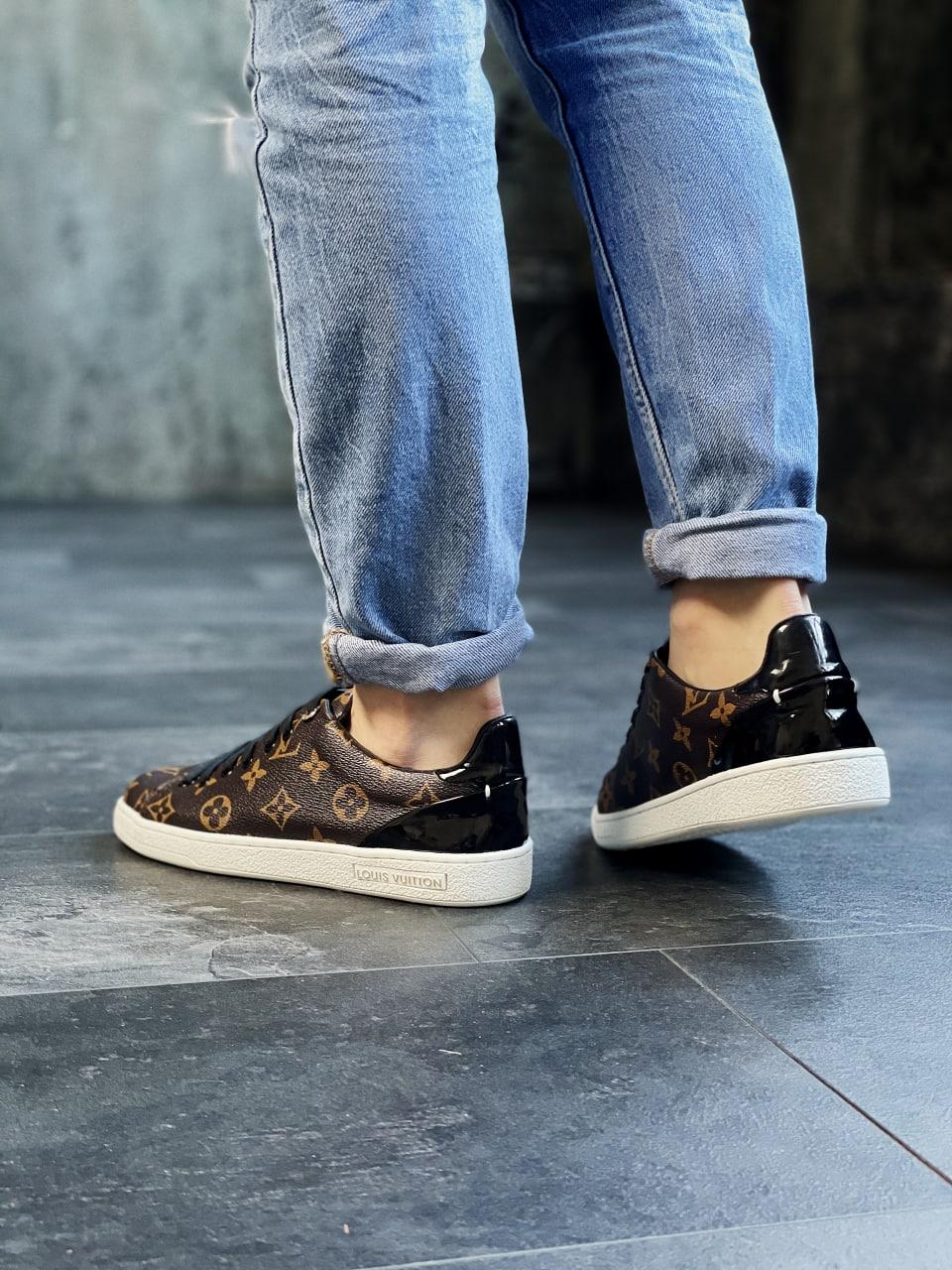 Louis Vuitton Brown White Black