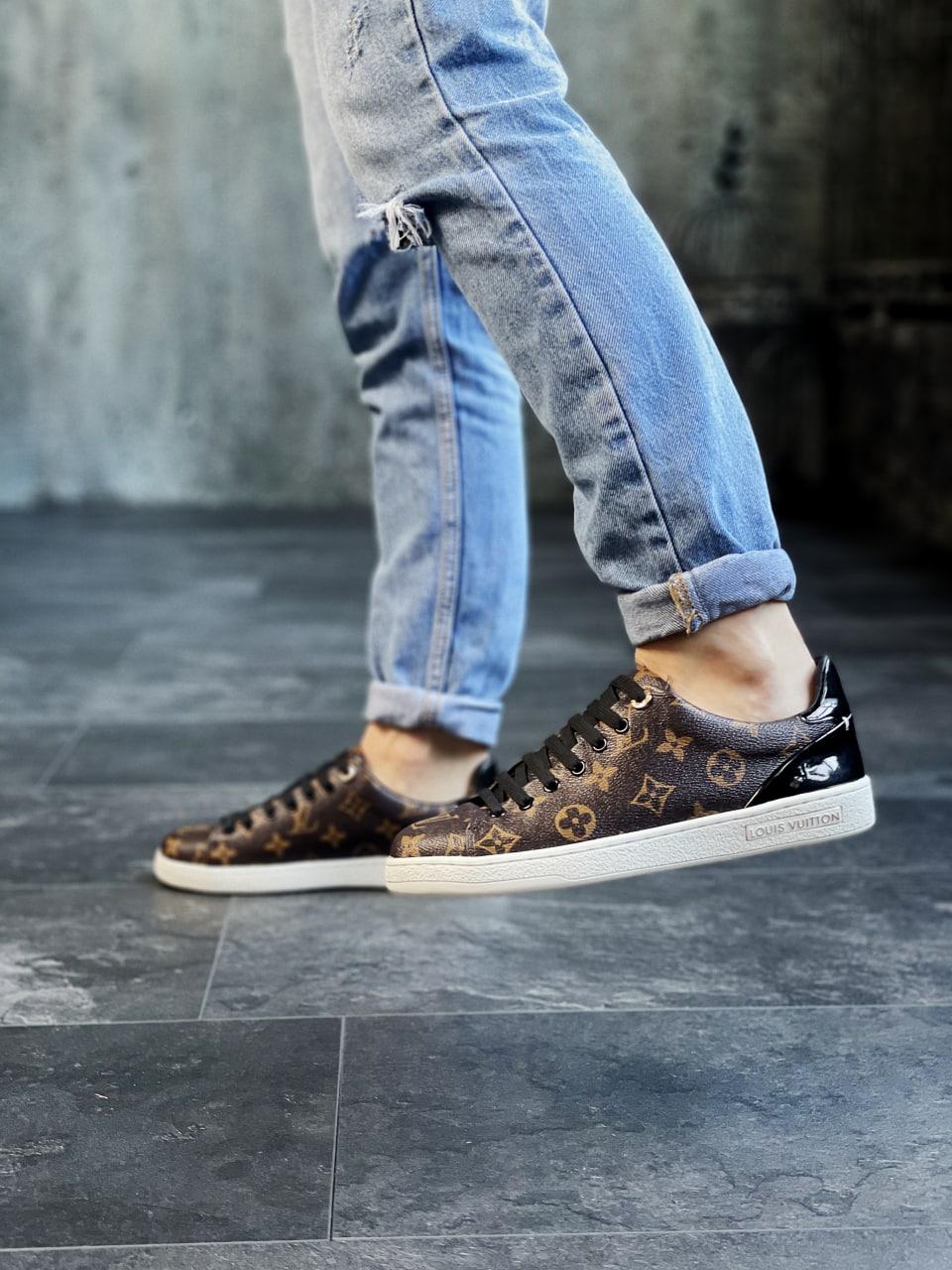 Louis Vuitton Brown White Black