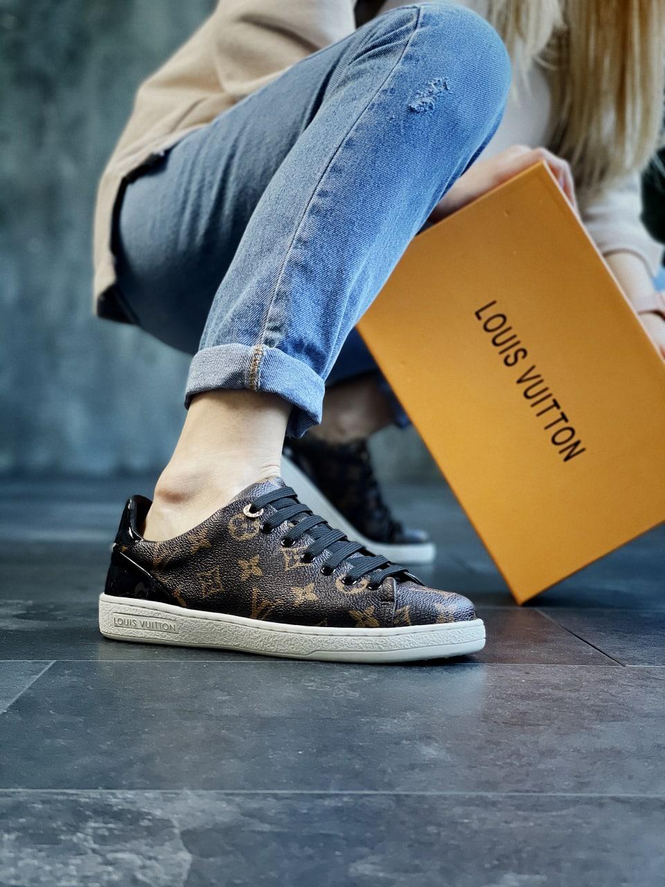 Louis Vuitton Brown White Black