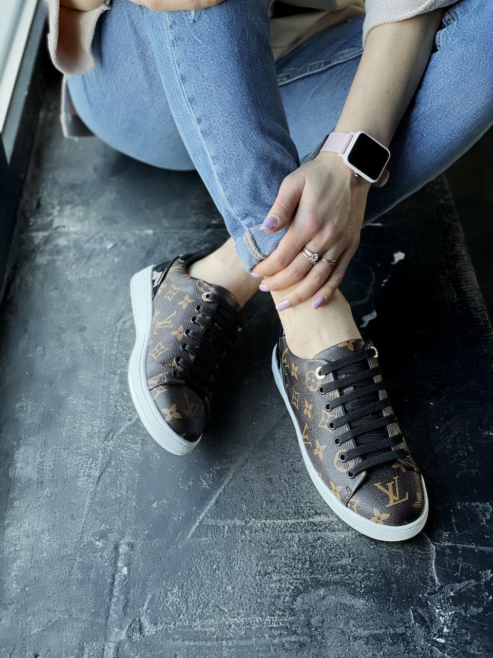 Louis Vuitton Brown White Black