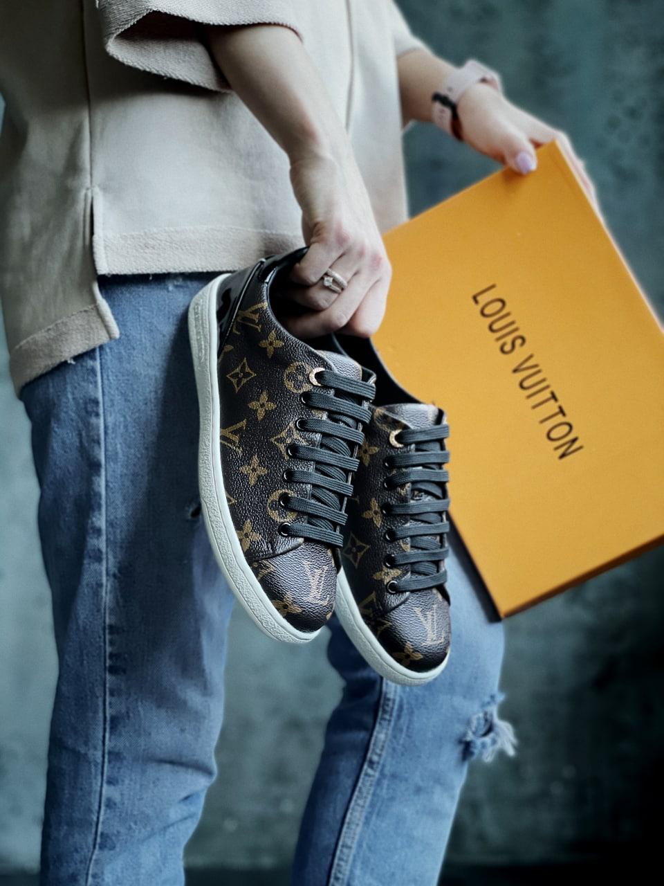 Louis Vuitton Brown White Black